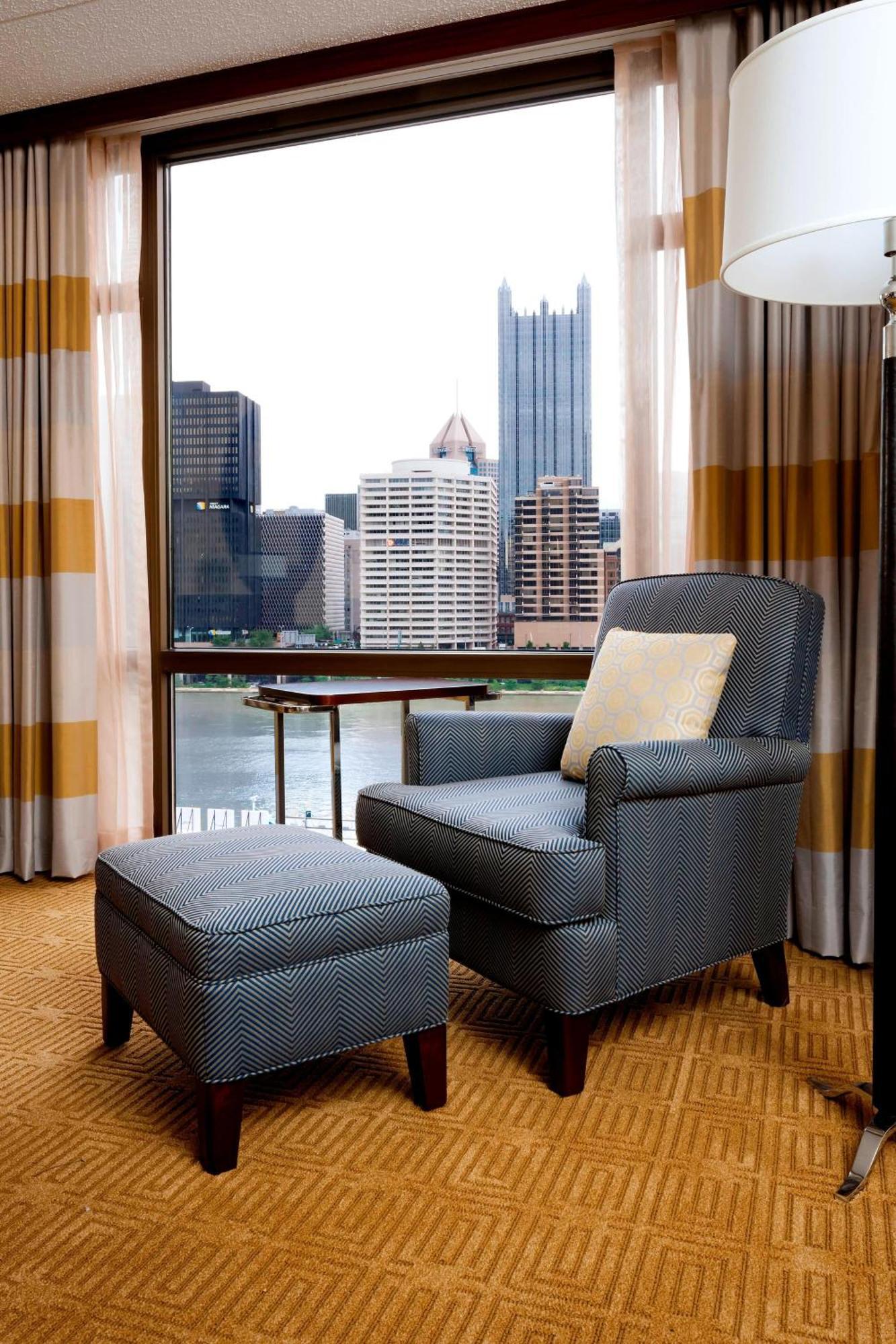 Sheraton At Station Square 3*